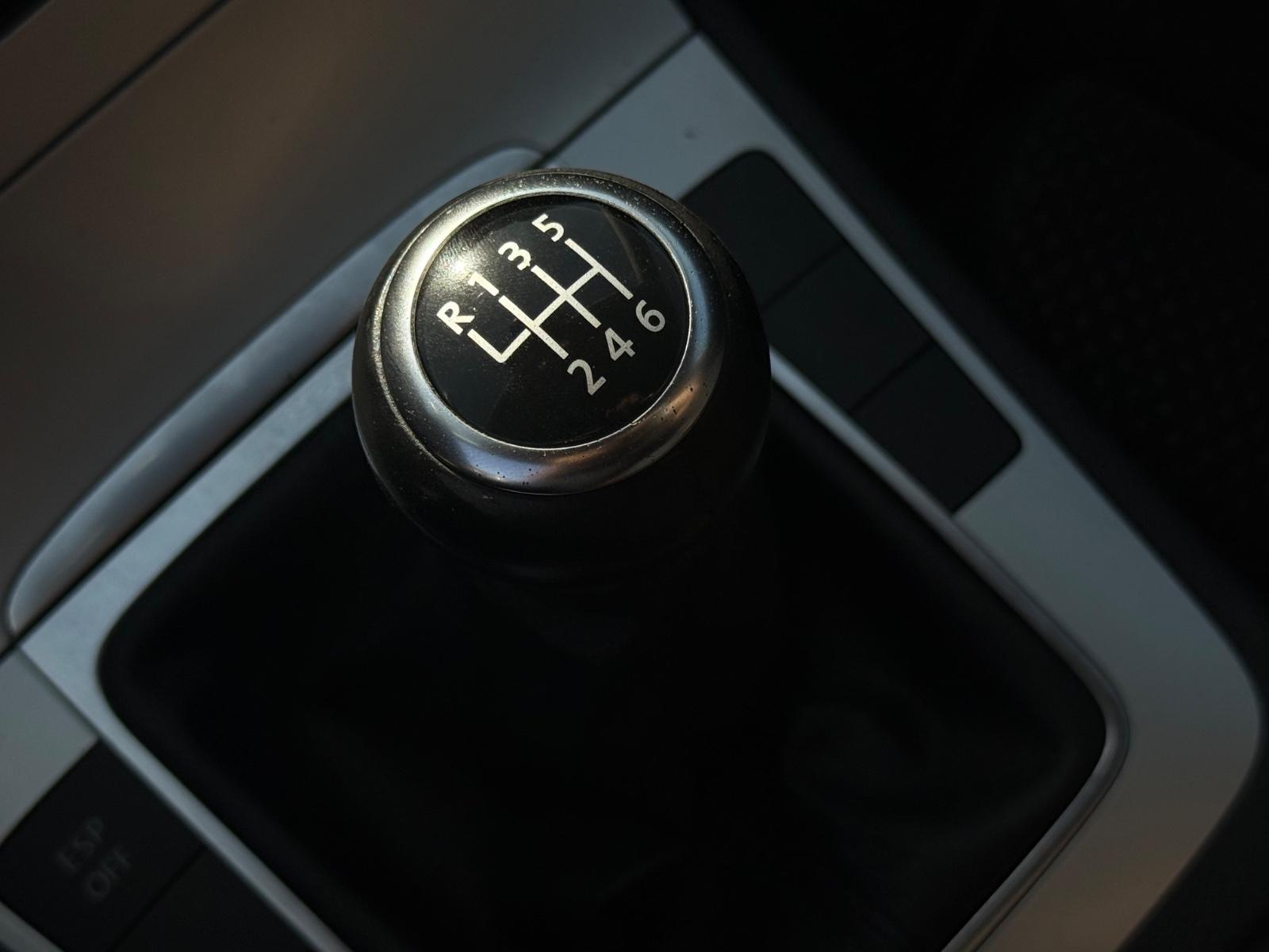 Volkswagen Passat 2010 — photo 13