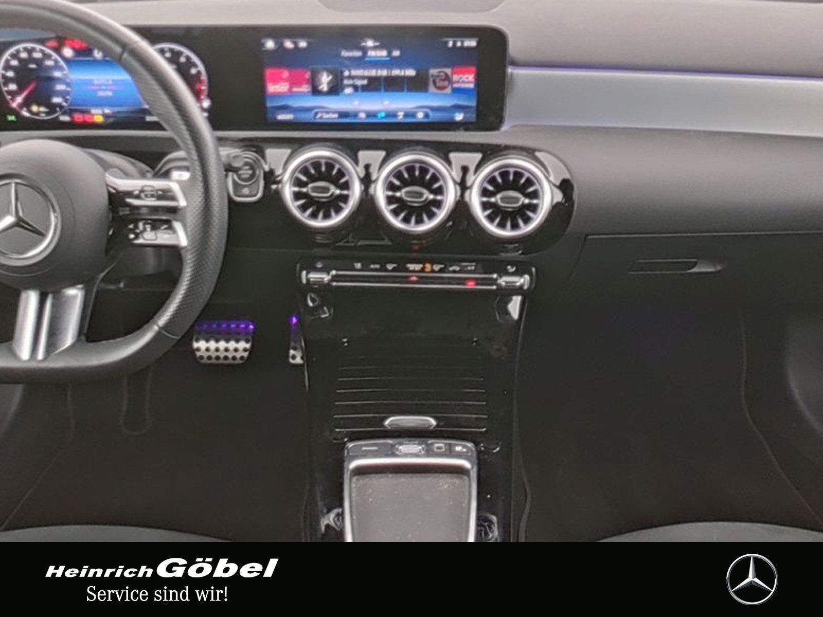 Fahrzeugabbildung Mercedes-Benz A 200 AMG+FAHRASSIST+AMBIENTE+LED+KAMERA+CARPLAY