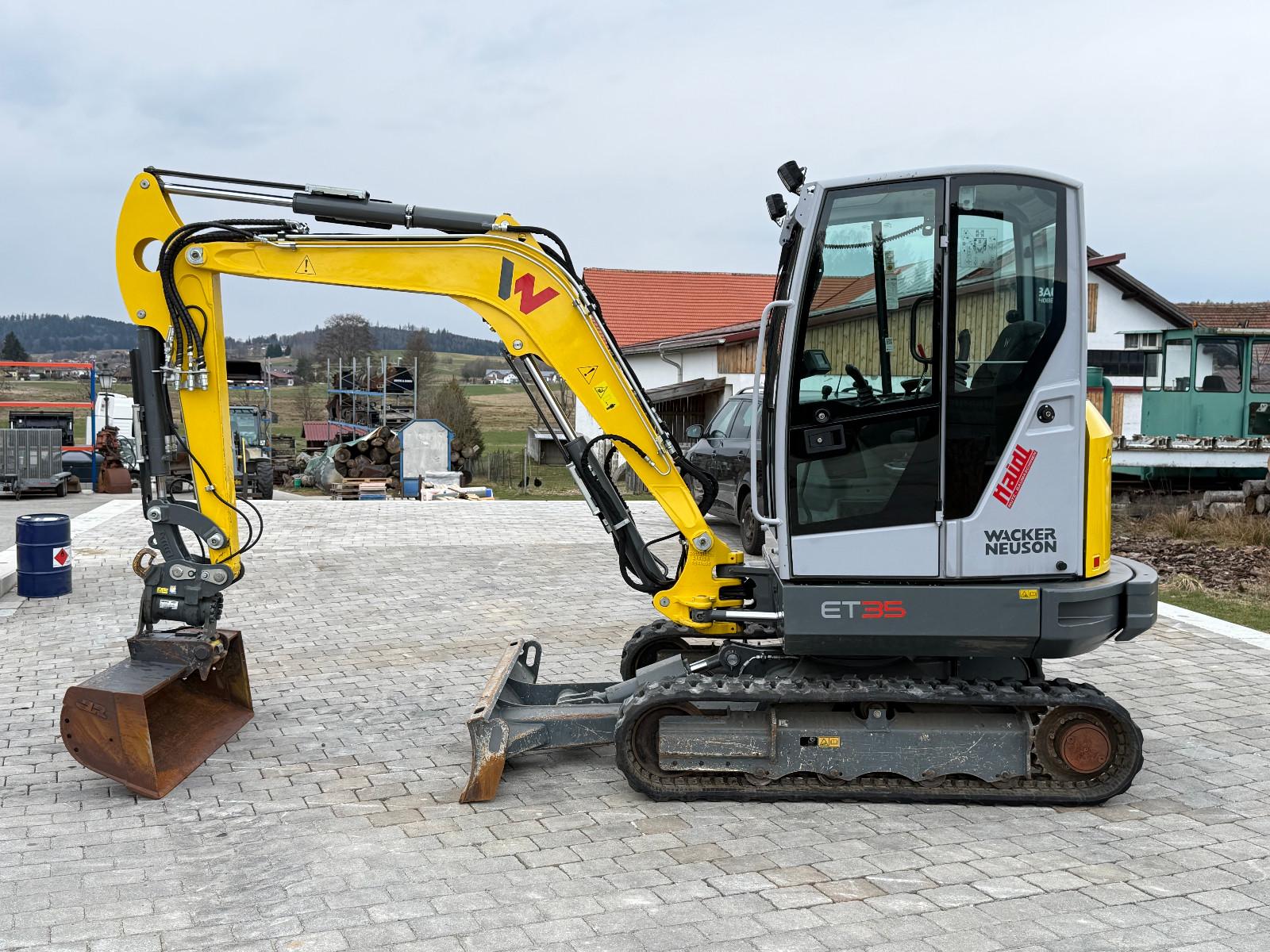 Wacker Neuson ET35 mit Powertilt
