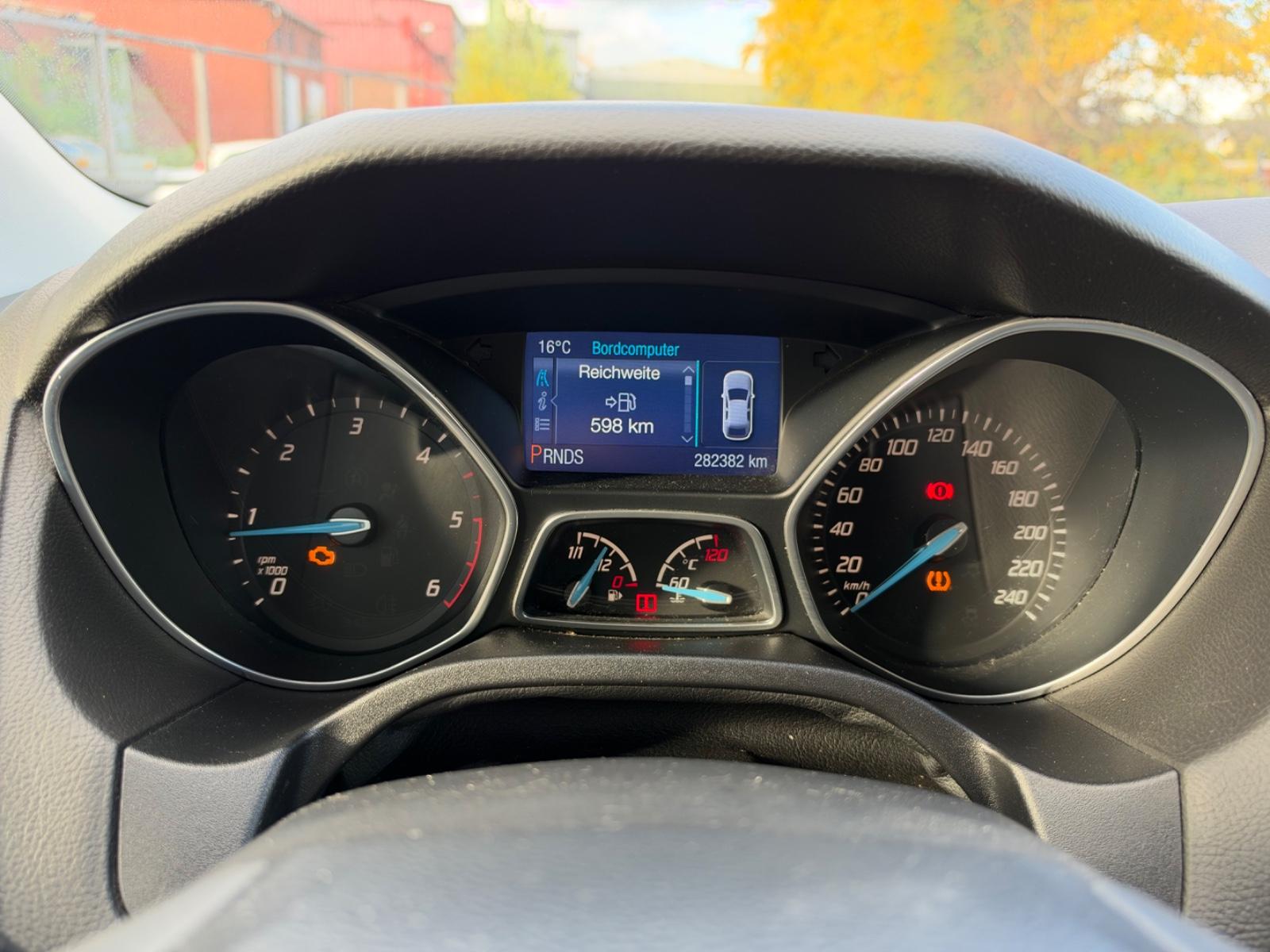 Ford Focus 2014 — photo 16