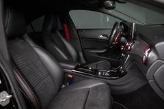 MERCEDES-BENZ CLA 45 AMG 4Matic*Bi-Xenon*Kamera*Navi*18"*
