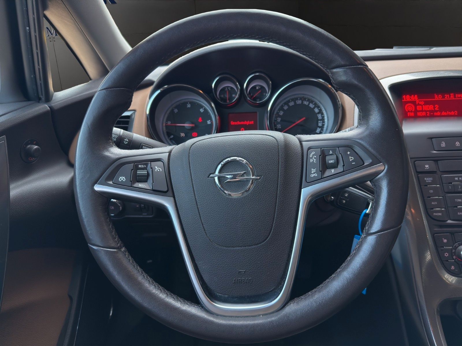 Fahrzeugabbildung Opel Astra J Sports *Bhz-Lenkrad*Tempomat*PDC*Sitzhz
