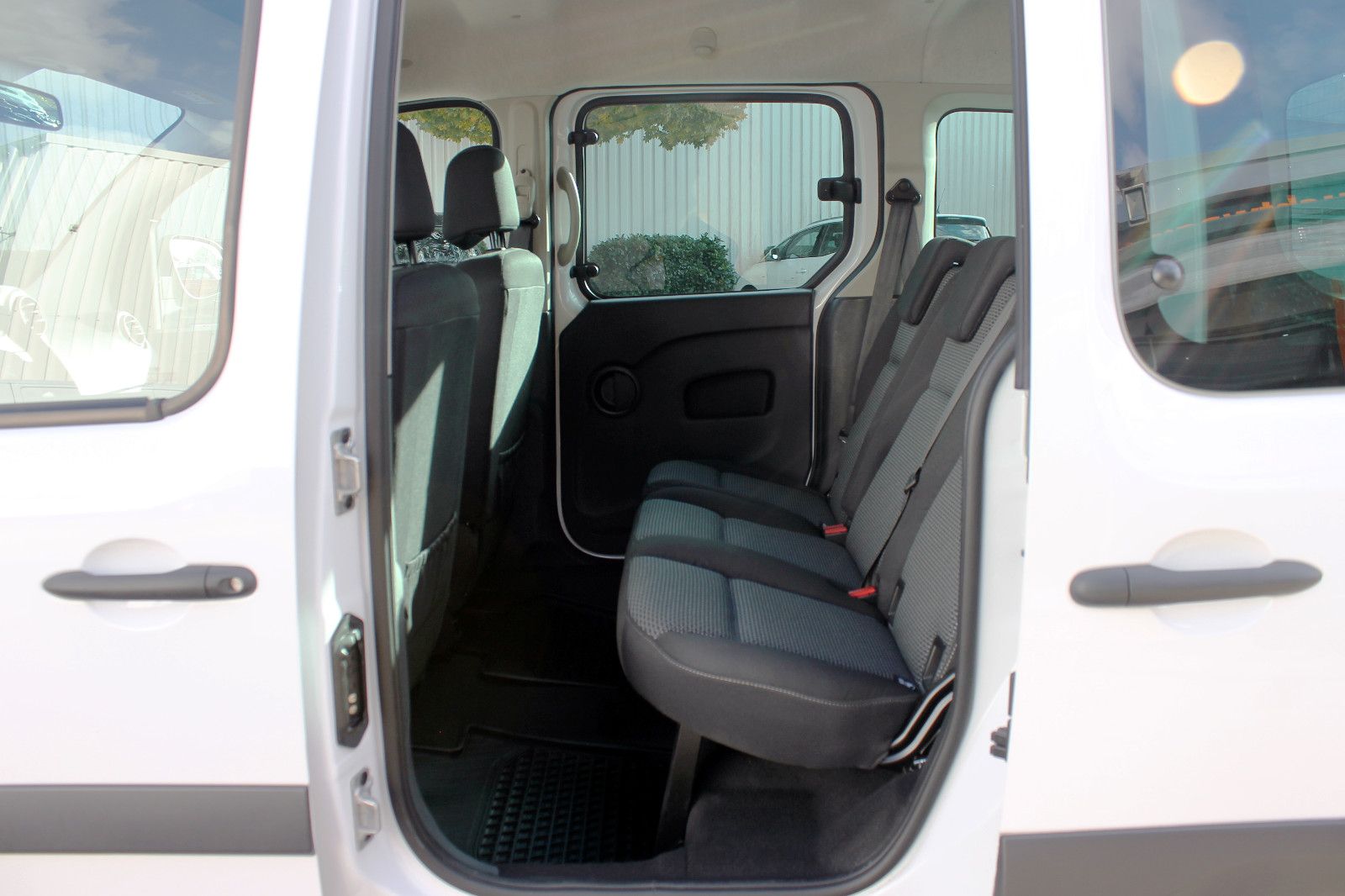 Fahrzeugabbildung Mercedes-Benz Citan Kombi 109 CDI lang Kamera Temp. PDC SHZ BT