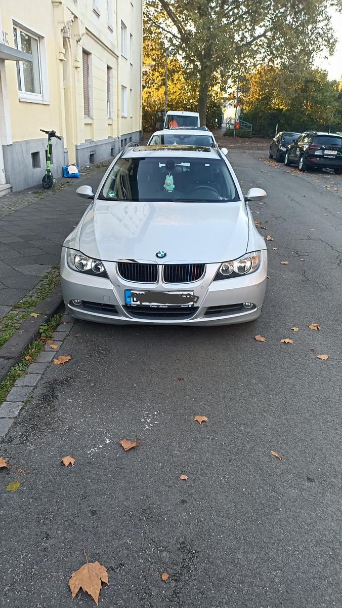 BMW 320 2007 — вигляд ззаду