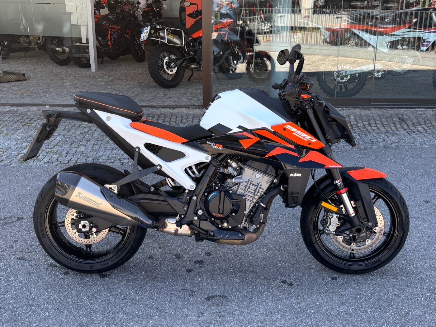 Fahrzeugabbildung KTM 990 Duke Modell 2026