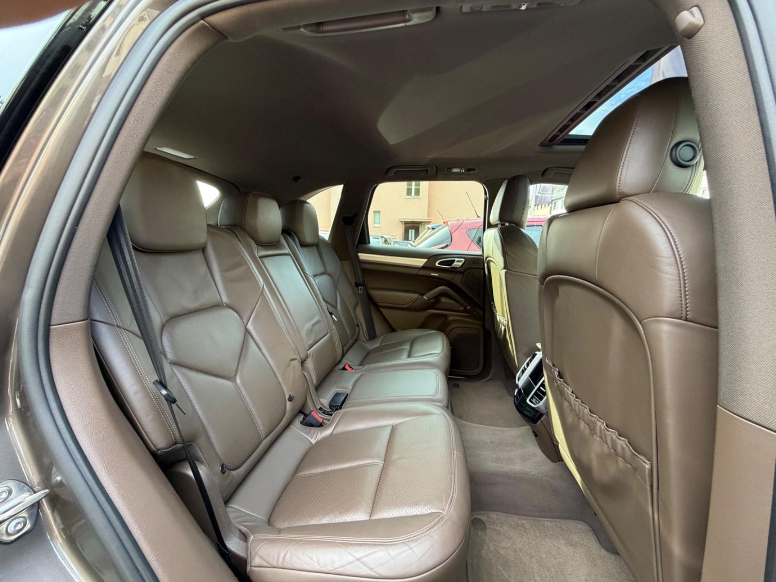 Porsche Cayenne*NAVI*PDC*SHZ*LEDER*MEMORY*LED