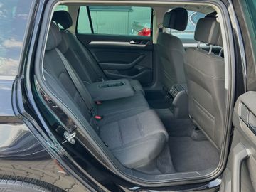 Volkswagen Passat - 11