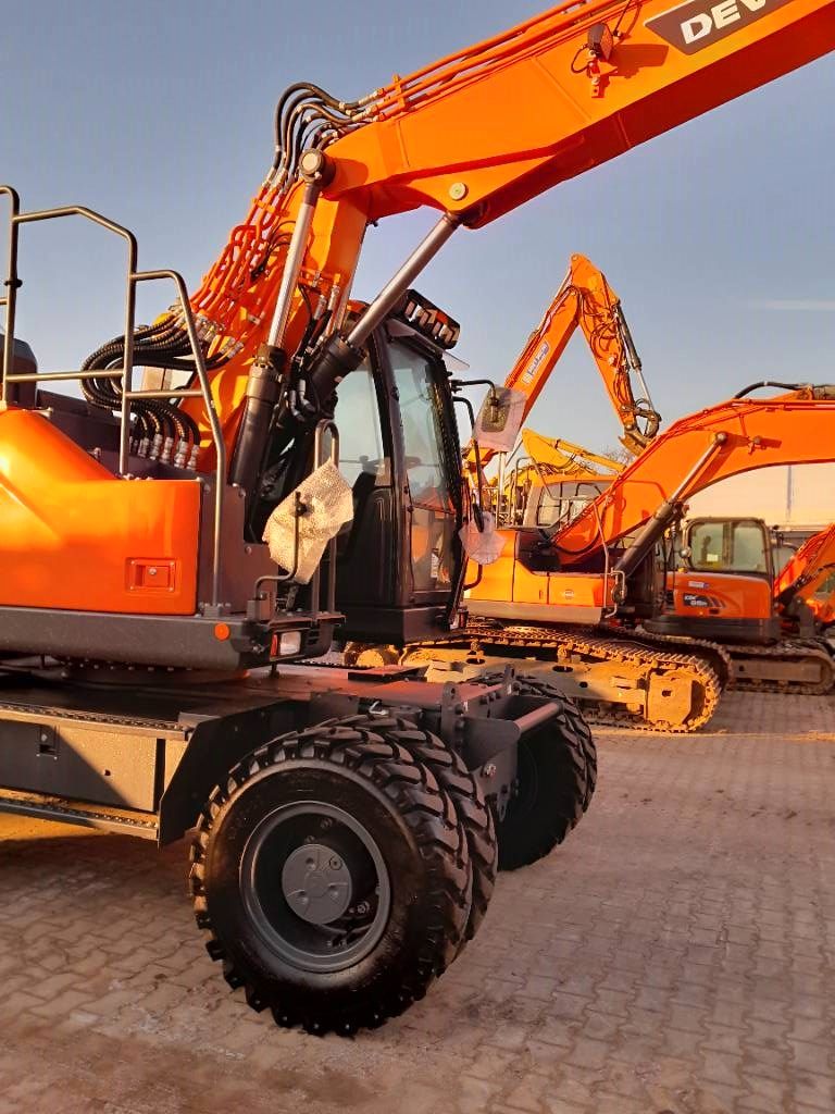 Fahrzeugabbildung Doosan DX 165 W-7 Verstellausleger