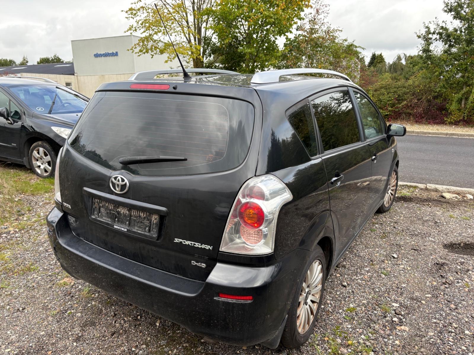 Toyota Corolla Verso 2006 — салон