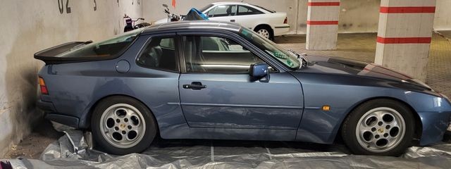 Porsche 944