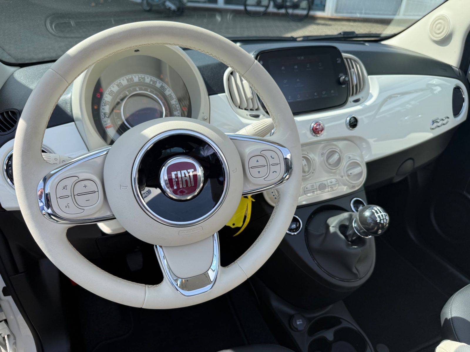 Fahrzeugabbildung Fiat 500 Cabrio Dolcevita Mild-Hybrid Navi/PDC