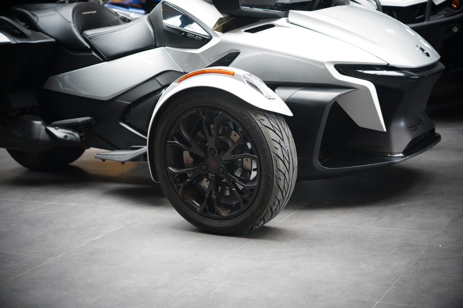 Fahrzeugabbildung Can Am Spyder RT LTD mit Armlehnen