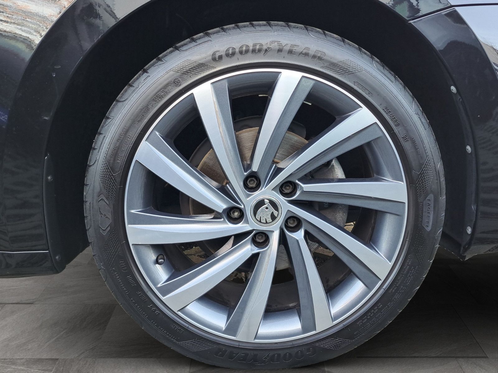 Octavia Combi Tour 2.0 TDI DSG AHK Navi