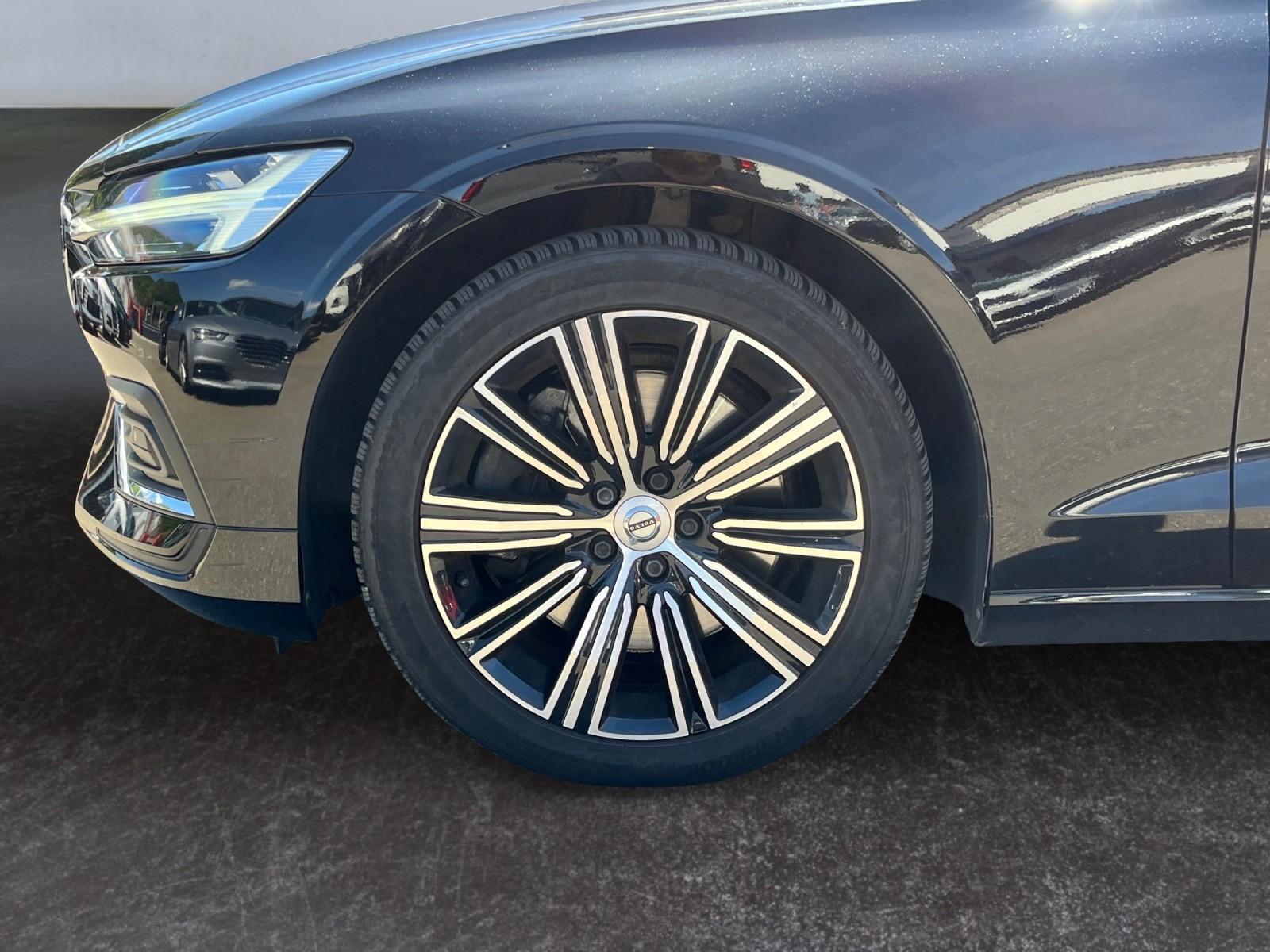 Volvo V60 Kombi AWD /HK-ANLAGE/LED/NAVI/LEDER/