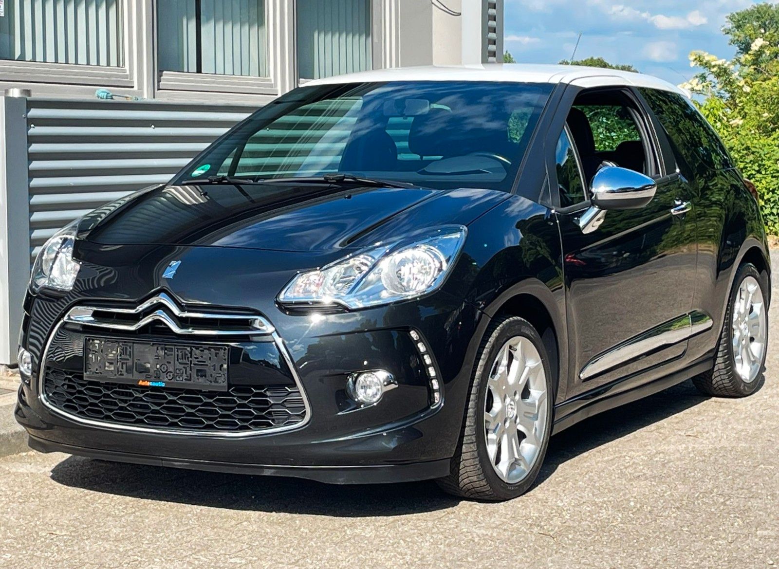 Fahrzeugabbildung Citroën DS3 SportChic 155 THP KIMAAUTOMATIK GANZJ REIFEN