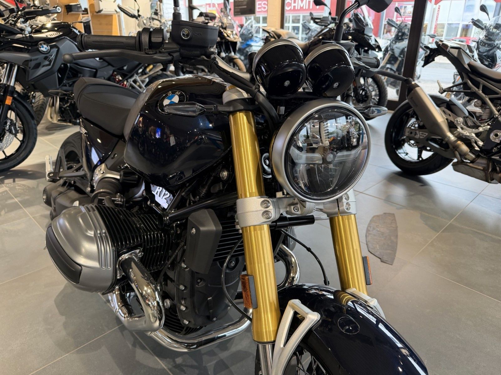 Fahrzeugabbildung BMW R12 nineT imperial-blau metallic 719 Rad