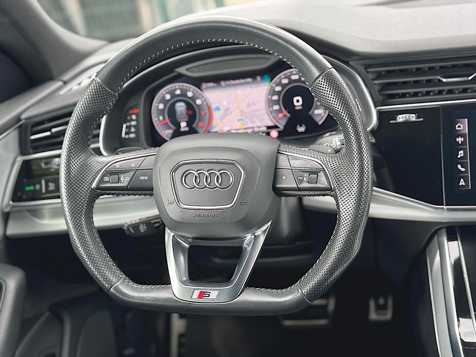 Fahrzeugabbildung Audi Q8 55 TFSI quattro S-Line Plus *ACC*Head Up*22'