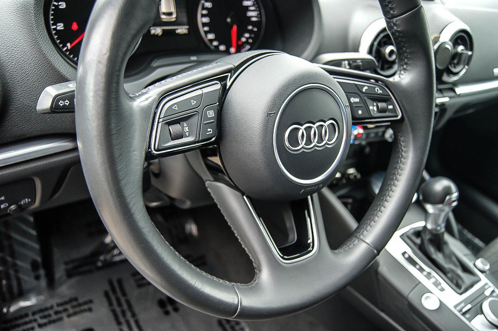 Fahrzeugabbildung Audi A3 30 TFSi SPORT S-tronic XENON NAVIGATION PDC