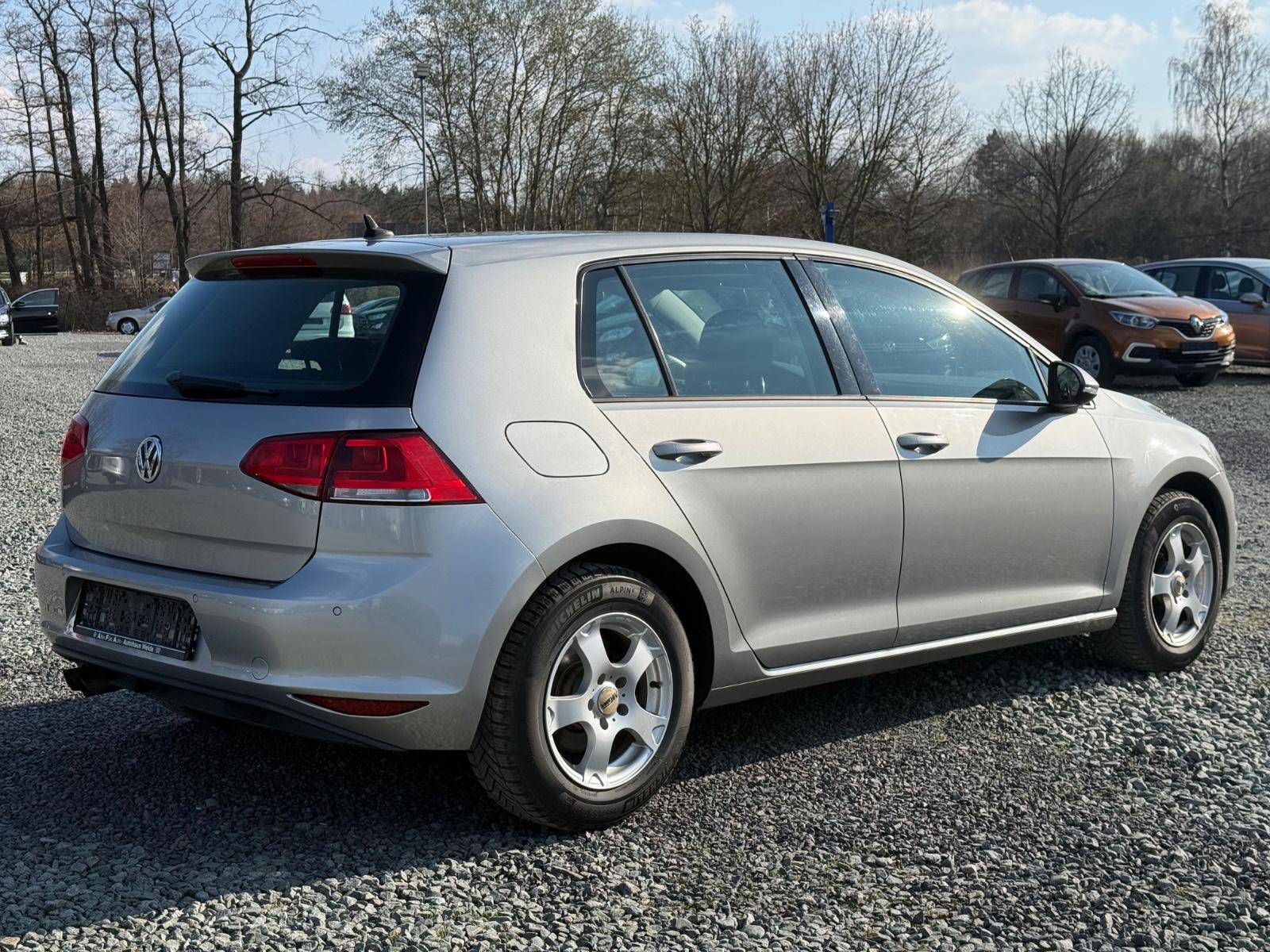 Volkswagen Golf VII Lim. Comfortline*SHZG*Navi*PDC*