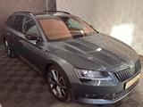 Skoda Superb 4x4*SPORTSLINE*LED-ACC-MEMO-R.KAM-AHK-19" - Skoda Superb mit Benzin-Antrieb: Kombi, 1.4