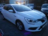 Renault Megane IV Lim. 5-trg. Play*Aus 1 Hand,Tüv neu* - Renault Megane mit Benzin-Antrieb: Limousine