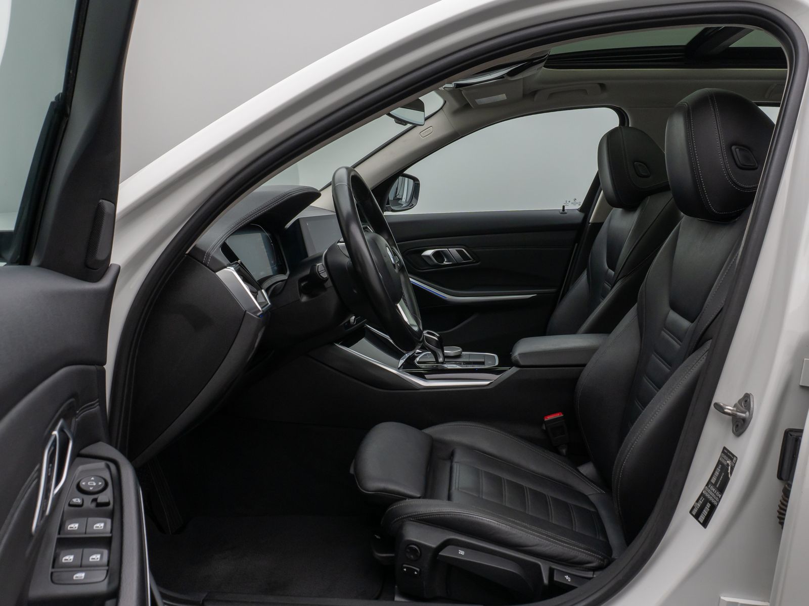 Fahrzeugabbildung BMW 320d  Luxury Line Panorama Kamera DAB AHK Alarm