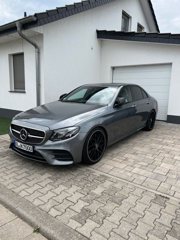 Image of Mercedes-Benz E 220
