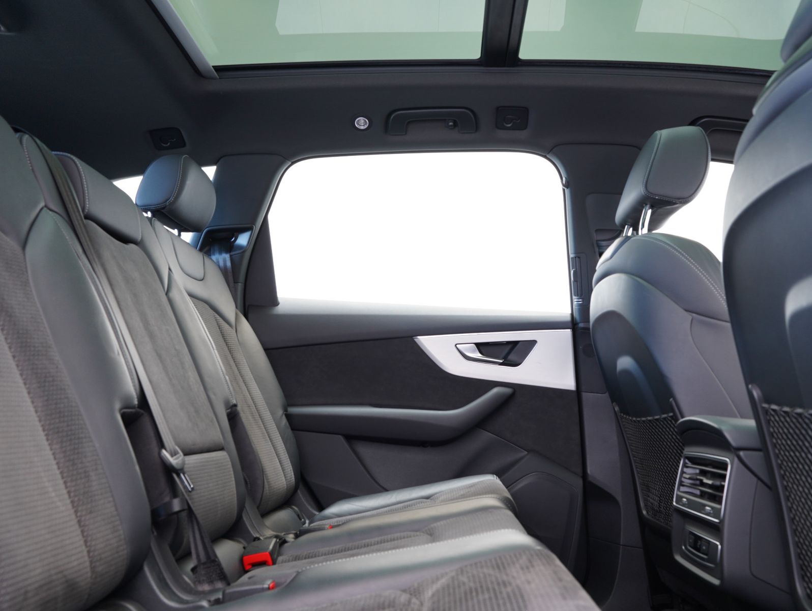 Fahrzeugabbildung Audi Q7 55 TFSI e quattro S line Sport / Plus BLACK