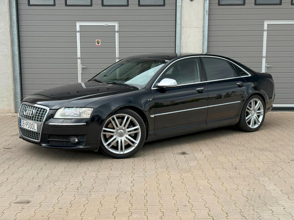 Audi S8
