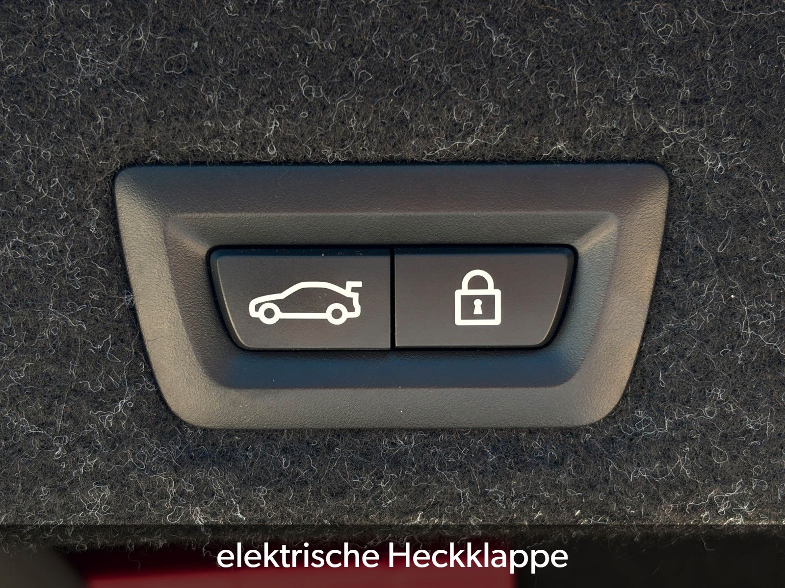 Fahrzeugabbildung BMW M550i xDr AHK SHD StHzg Nappa SBL H&K HuD DrProf