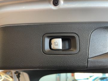 Mercedes-Benz GLC 250 4Matic *LED*AHK*KAMERA*NAVI*SHZ*TEMPOMAT