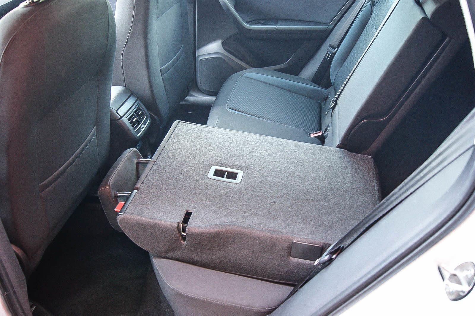 Fahrzeugabbildung SEAT Ateca 2.0 TDI DSG Style VIRTUAL BUSINESS ANHKZGV