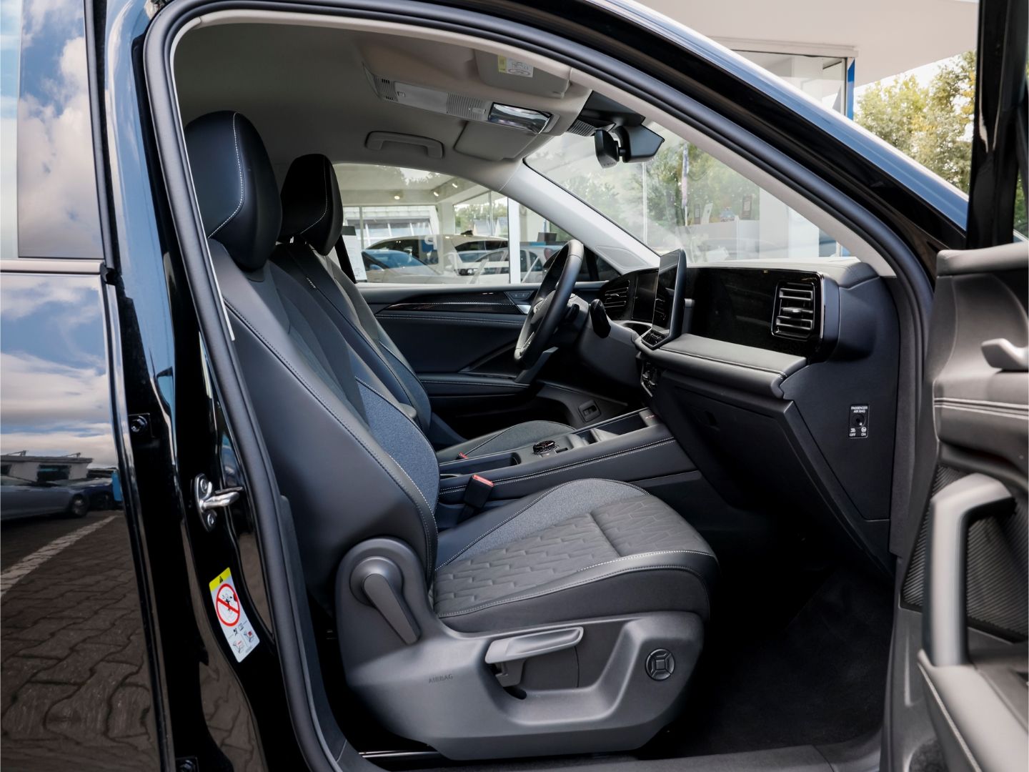 Volkswagen Tiguan GOAL TSI DSG AHK NAVI ALLEWETTER ParkAssi foto 3
