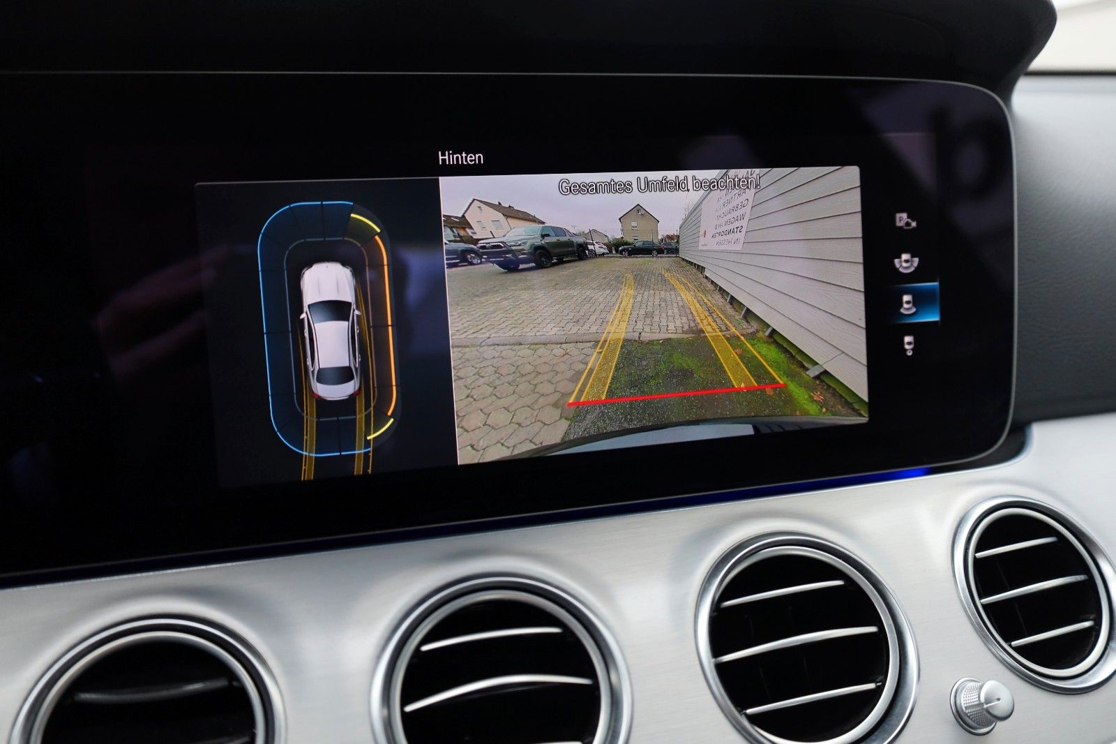 Fahrzeugabbildung Mercedes-Benz E 300 d 4M Avantgarde,Kamera,Navi,LED,SH,AHK+WR