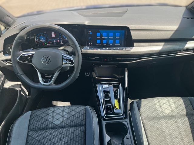 Golf VIII Variant 2.0 TSI DSG R-LINE LED+KAMERA+
