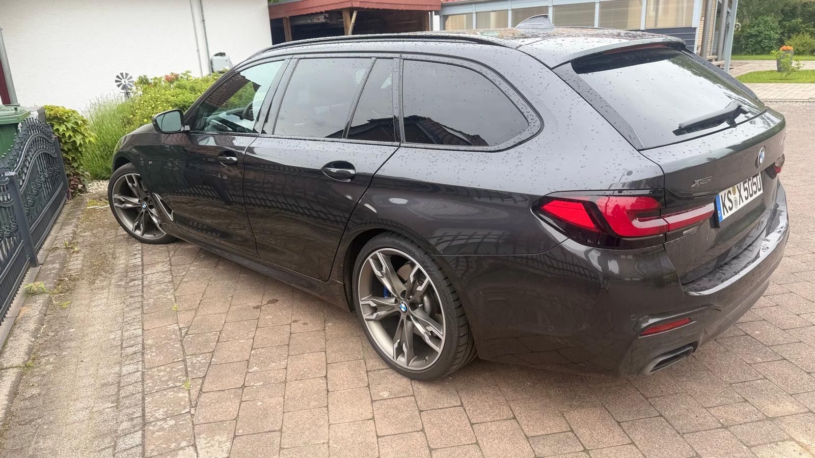 BMW M550d xDrive Touring AHK Fond Entertainment Prof