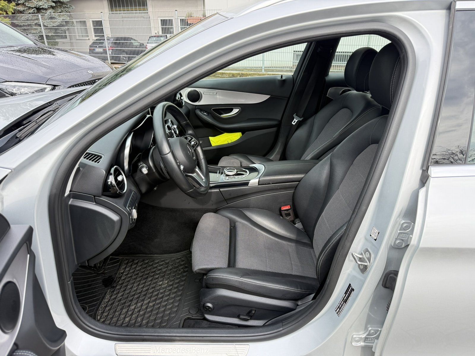 Fahrzeugabbildung Mercedes-Benz C 220 d T AVANTGARDE*LED*KAMERA*NAVI*