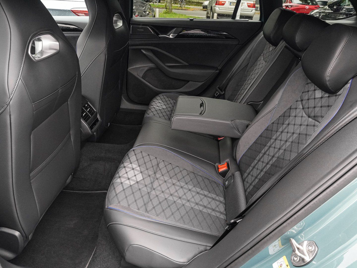 Volkswagen Passat 2.0 TSI 4Motion DSG R-Line HEAD-UP MATRIX foto 16