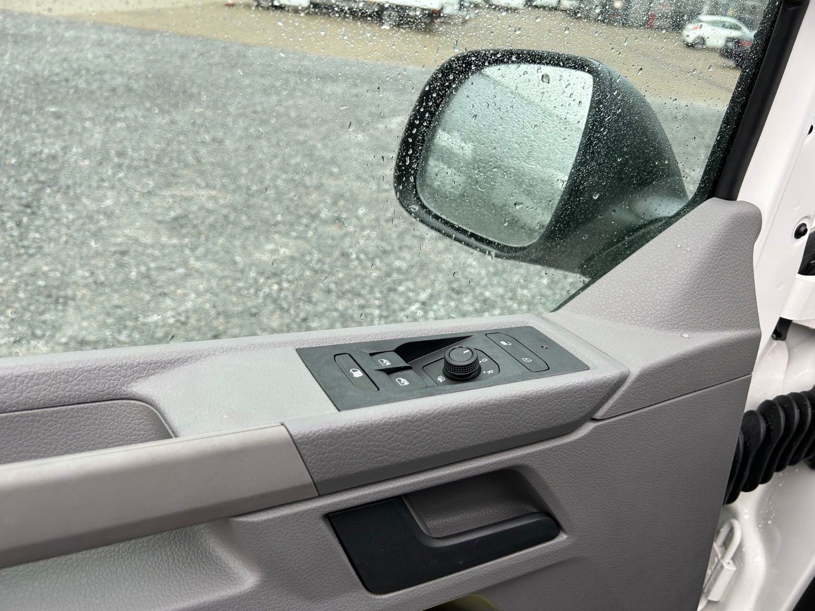 Fahrzeugabbildung Volkswagen T6.1 Transporter 2,0 TDI Klima FWD