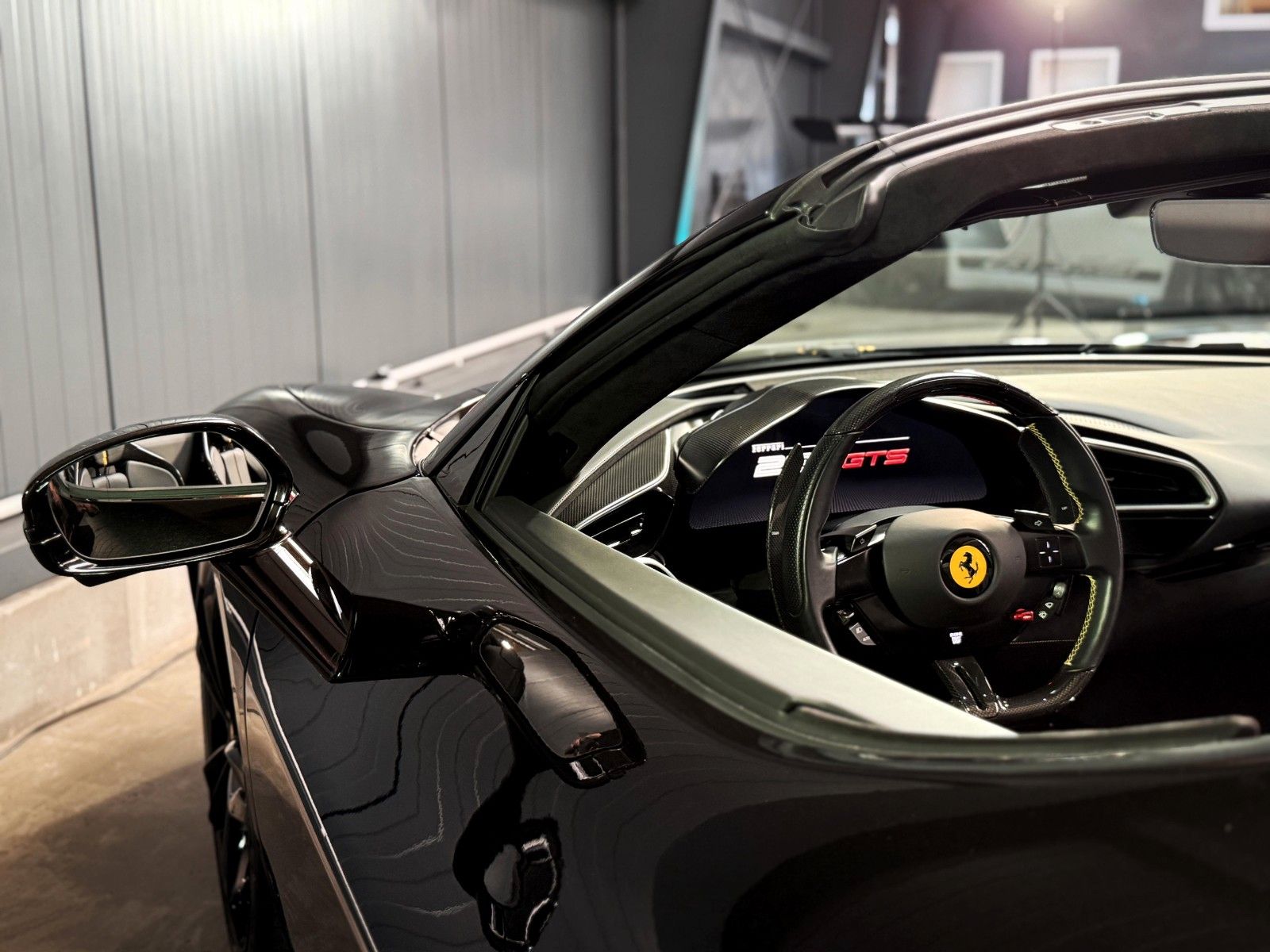 Fahrzeugabbildung Ferrari 296 GTS + Nero Extracampione + Racing Seats