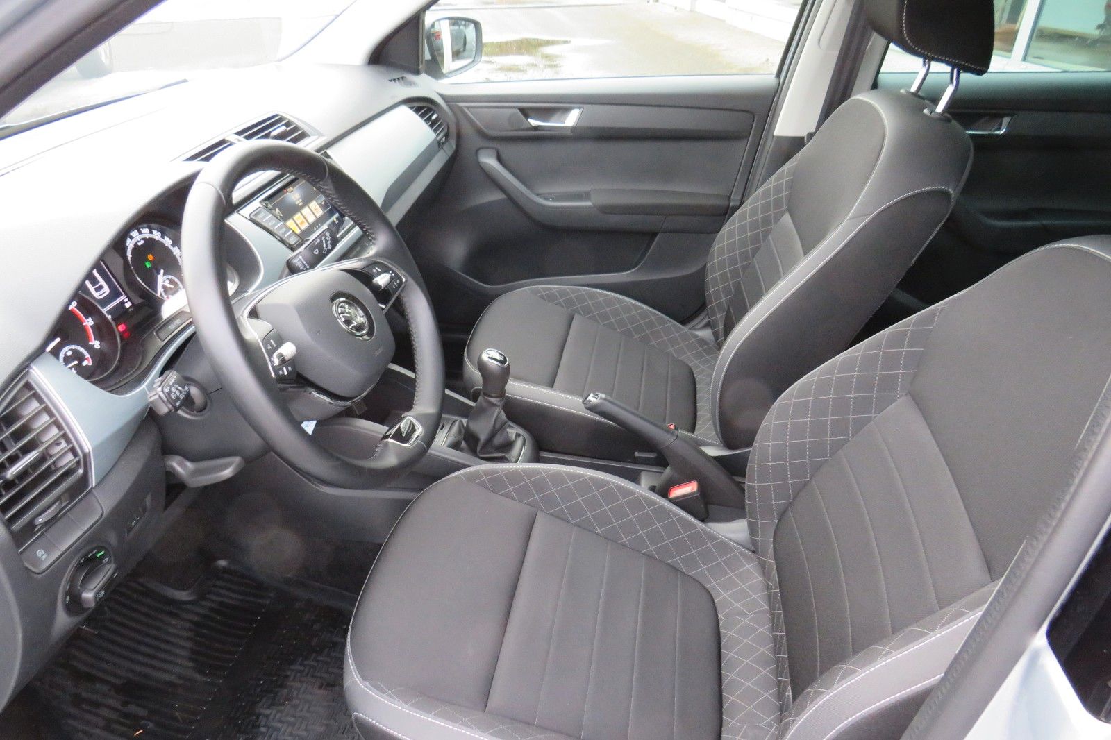 Fahrzeugabbildung SKODA Fabia Combi Ambition SITZH. GJ GRA PDC APP 1.H