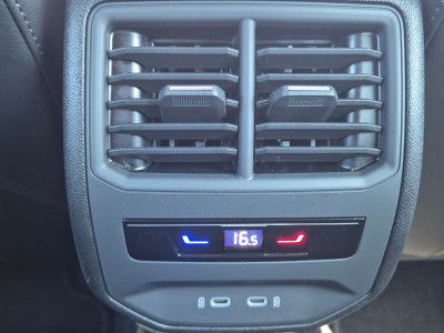 Fahrzeugabbildung CUPRA Leon 1.5 eTSI DSG AHK*DYNAMICA*EDGE*LED*5JGARAN.