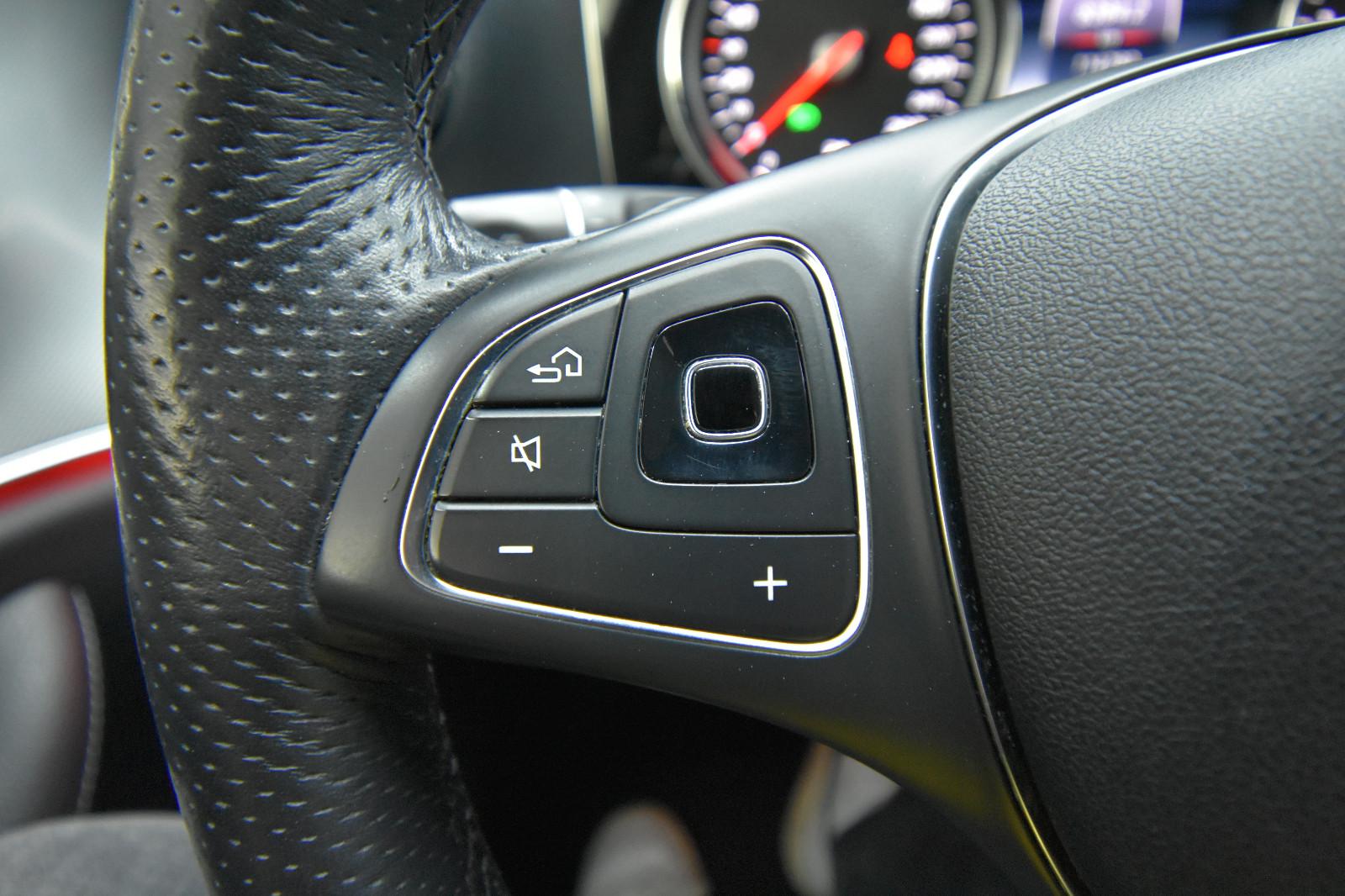 Mercedes-Benz E 220  SHZ AHK RFK LED Ambiente.