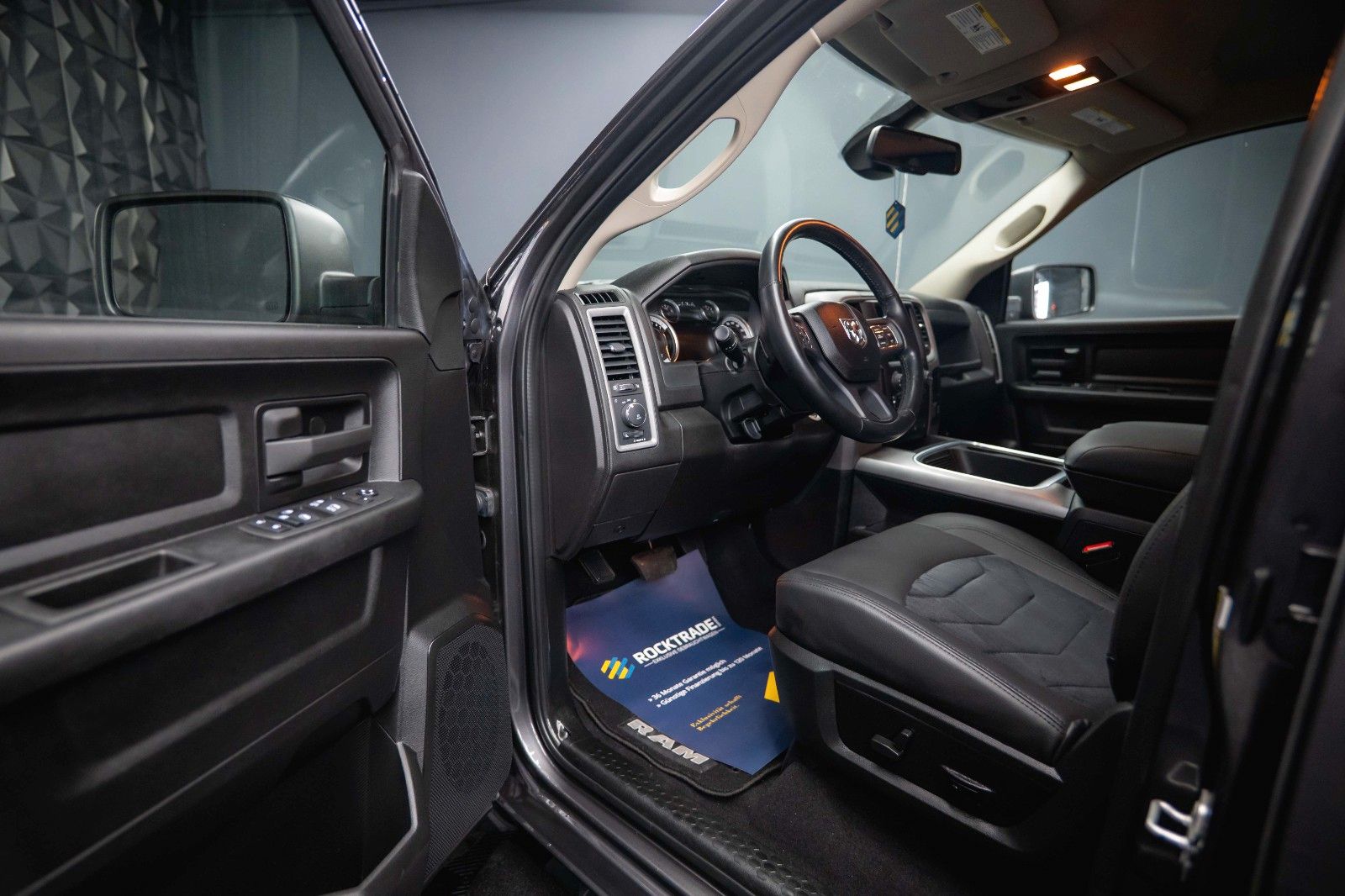 Fahrzeugabbildung Dodge RAM 5.7 V8 HEMI 4x4 OFFROAD Night-Paket *LED*AHK