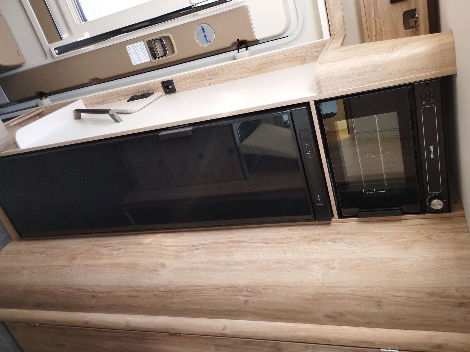 Fahrzeugabbildung Eura Mobil Integra Line IL 720 EB Mondial-Plus-Paket