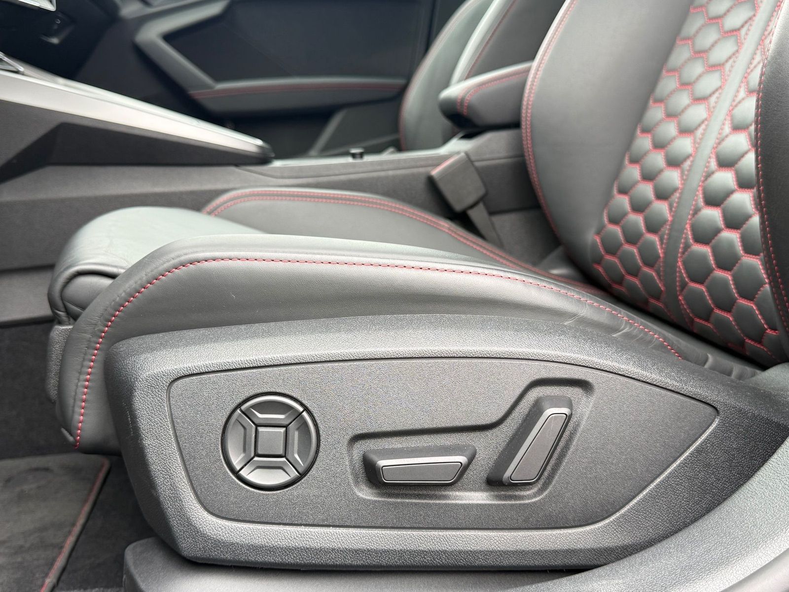 Fahrzeugabbildung Audi RS3 Sportback KERAMIK|DYNAMIK+|290|HUD|PANO|360°
