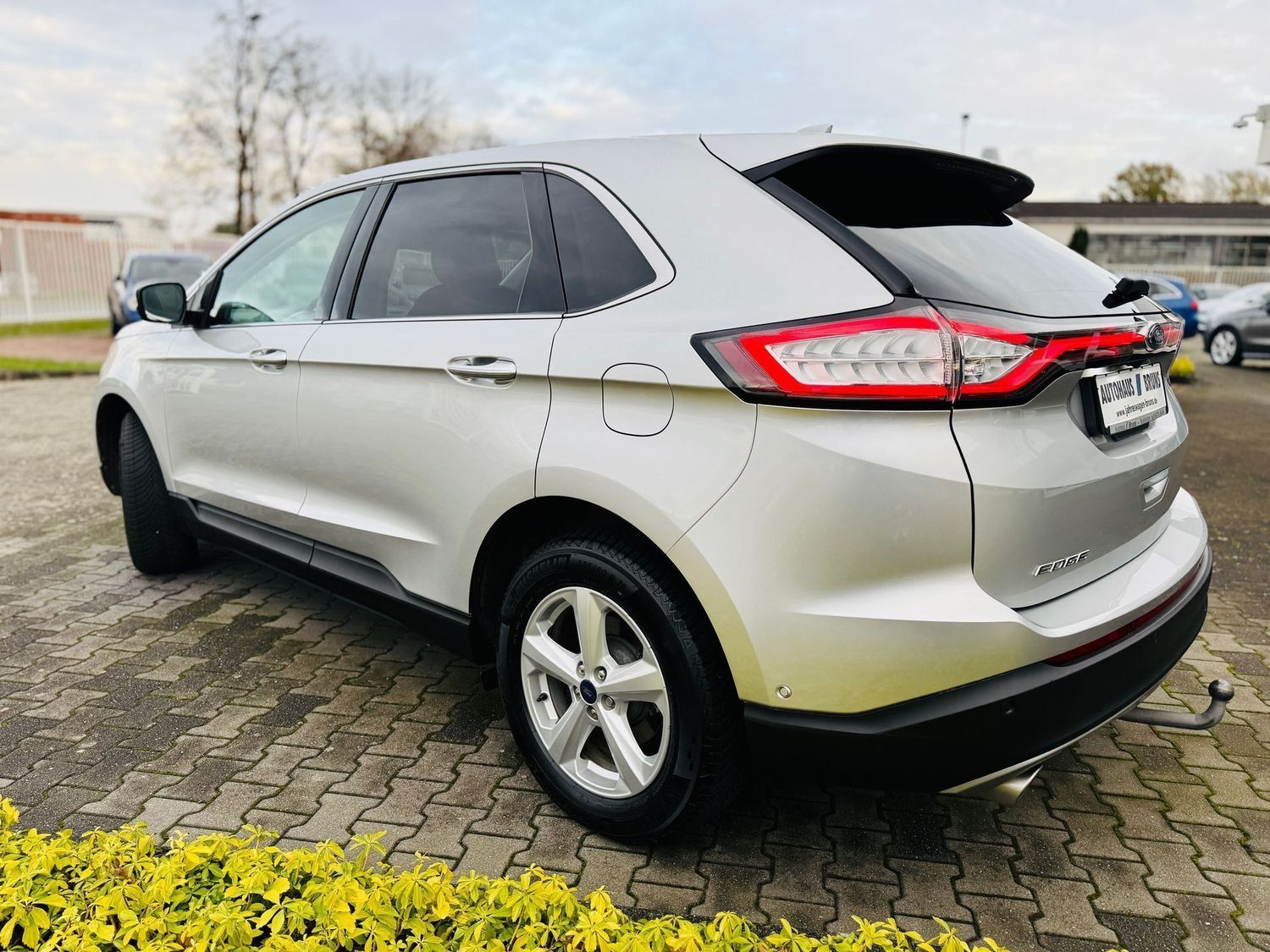 Fahrzeugabbildung Ford Edge TITANIUM 4x4, Autom., LED, Panod., AHK, Tot