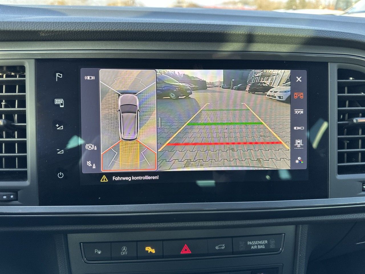 Fahrzeugabbildung CUPRA Ateca 2.0 TSI 300 PS DSG 4Drive - mit KI generiert/bearbeitet