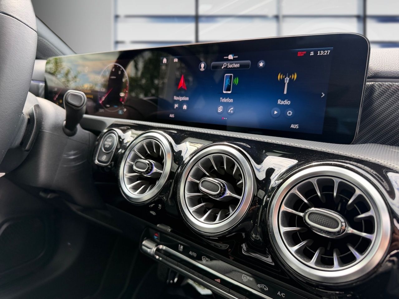 Fahrzeugabbildung Mercedes-Benz A 200 PANO+NIGHT+KEYLESS+LHZ+LED+CARPL+KAMERA+++