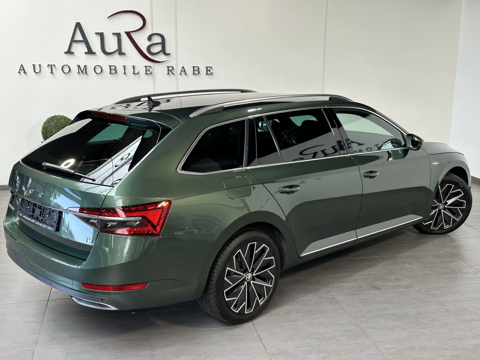 Fahrzeugabbildung SKODA Superb 1.4 TSI iV DSG L&K NAV+LED+AHK+ACC+KAMERA